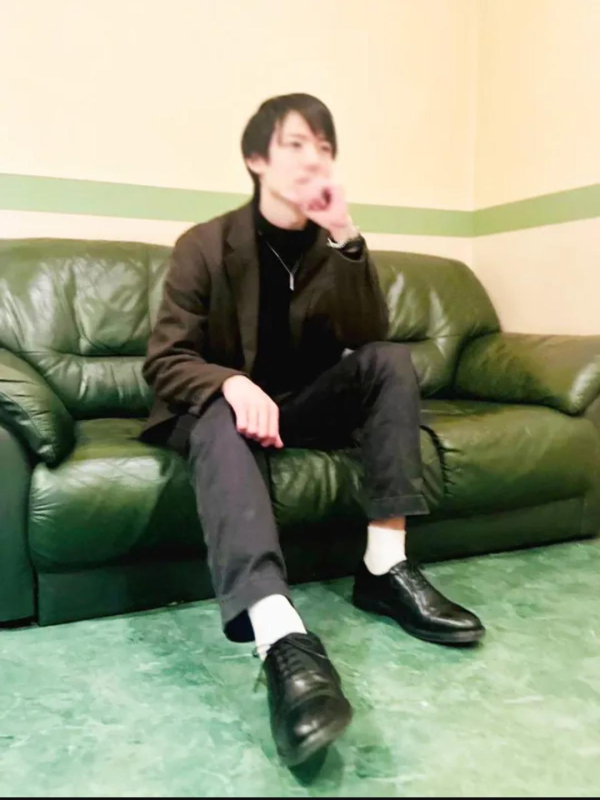 青