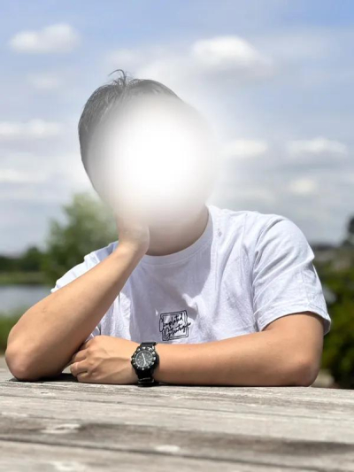 7885